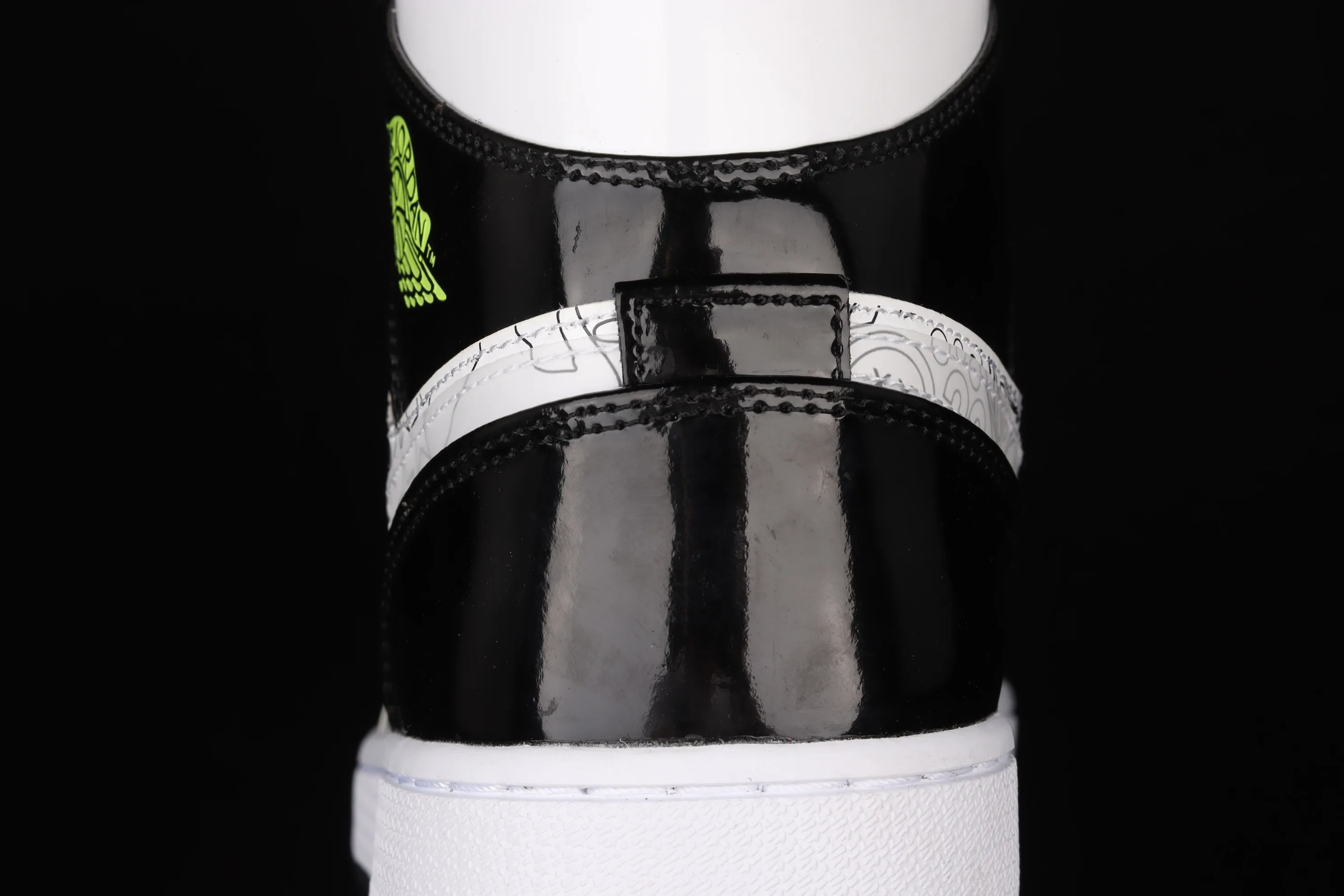 All categories Air Jordan Jordan series basketball shoes Air Jordan 1 Mid Air Jordan 1 Mid SE AJ1 Joe 1 white and black mid-top basketball shoes DC4099-100